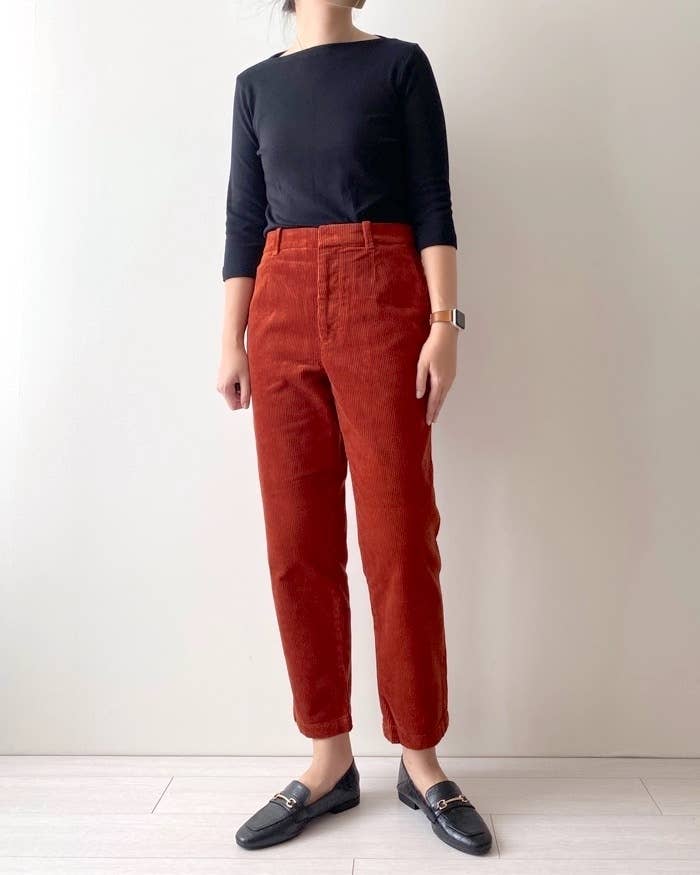 UNIQLO（ユニクロ）のおすすめアイテム「コーデュロイテーパードアンクルパンツ」
