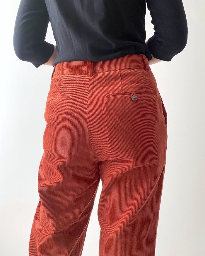 UNIQLO（ユニクロ）のおすすめアイテム「コーデュロイテーパードアンクルパンツ」