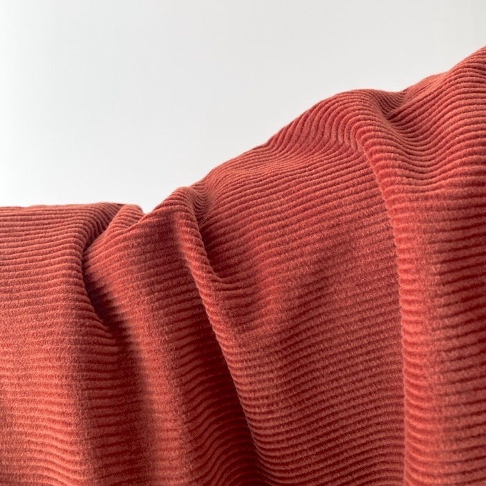 UNIQLO（ユニクロ）のおすすめアイテム「コーデュロイテーパードアンクルパンツ」