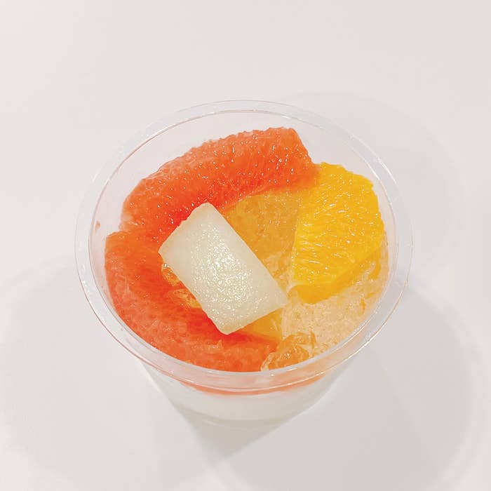 成城石井のオススメの商品「フレッシュ柑橘とメロンの杏仁豆腐」