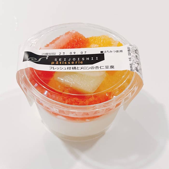 成城石井のオススメの商品「フレッシュ柑橘とメロンの杏仁豆腐」