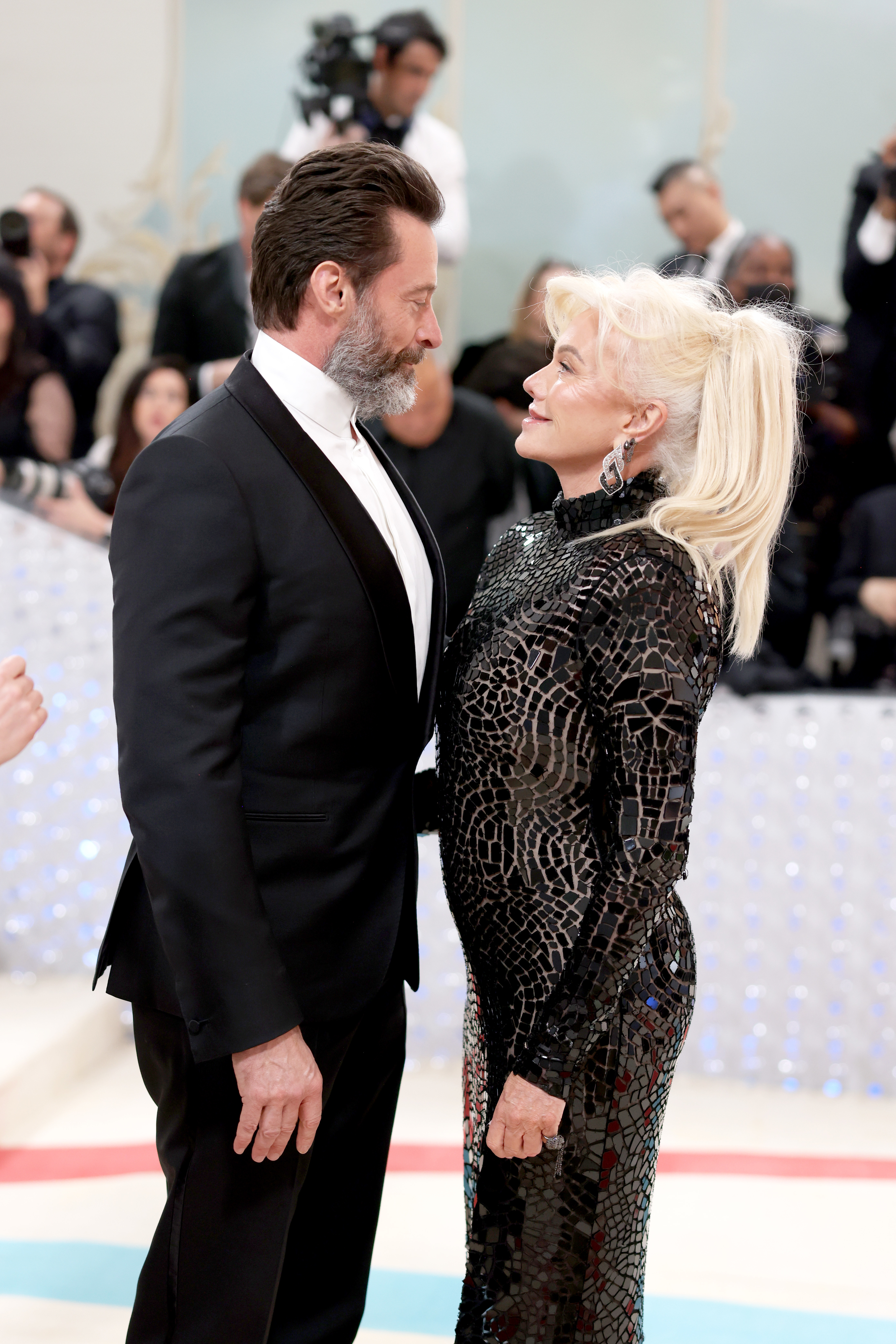 Hugh Jackman and Deborra-Lee Furness looking at each other lovingly on the red carpet