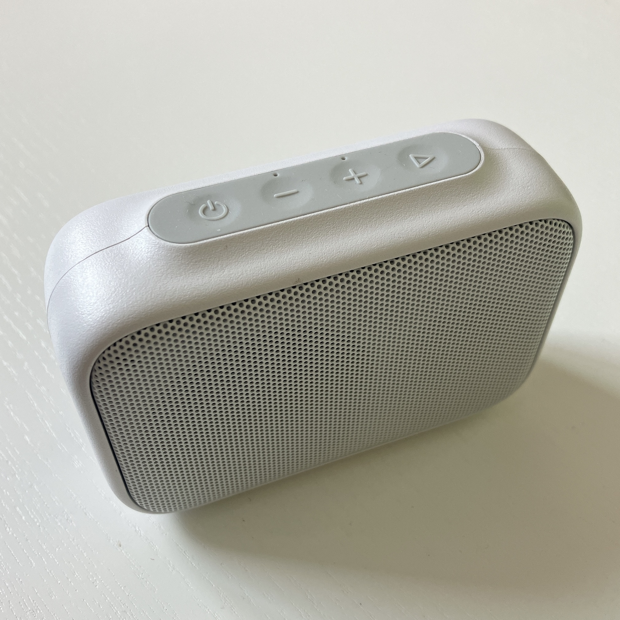 DAISO(ダイソー)のおすすめ音楽機器「ブルートゥーススピーカー(WS001、ホワイト)」