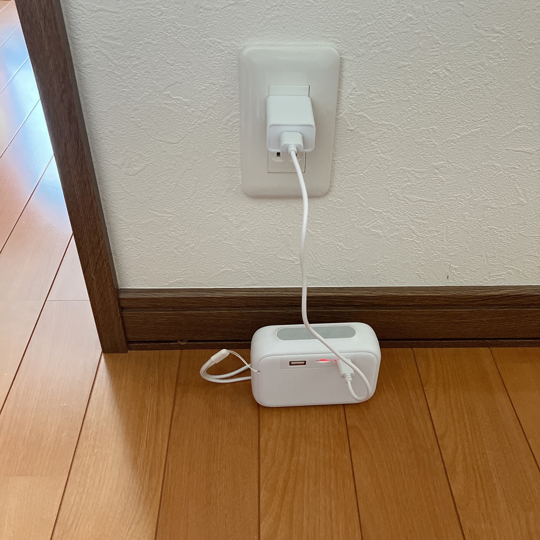 DAISO(ダイソー)のおすすめ音楽機器「ブルートゥーススピーカー(WS001、ホワイト)」