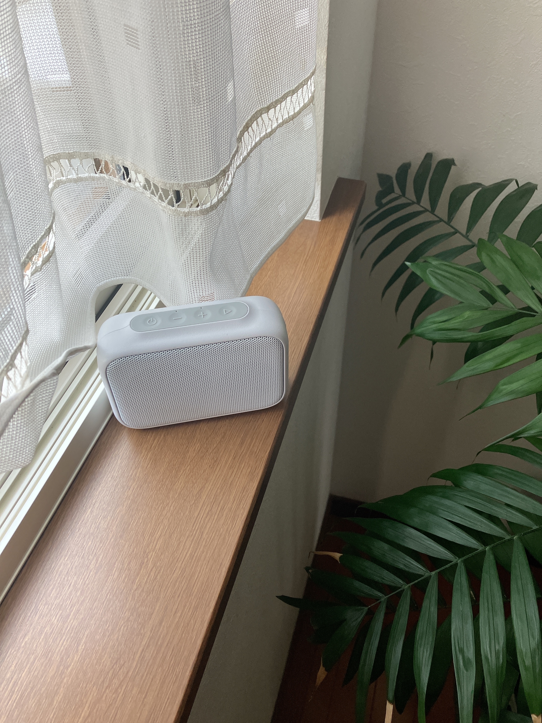 DAISO(ダイソー)のおすすめ音楽機器「ブルートゥーススピーカー(WS001、ホワイト)」