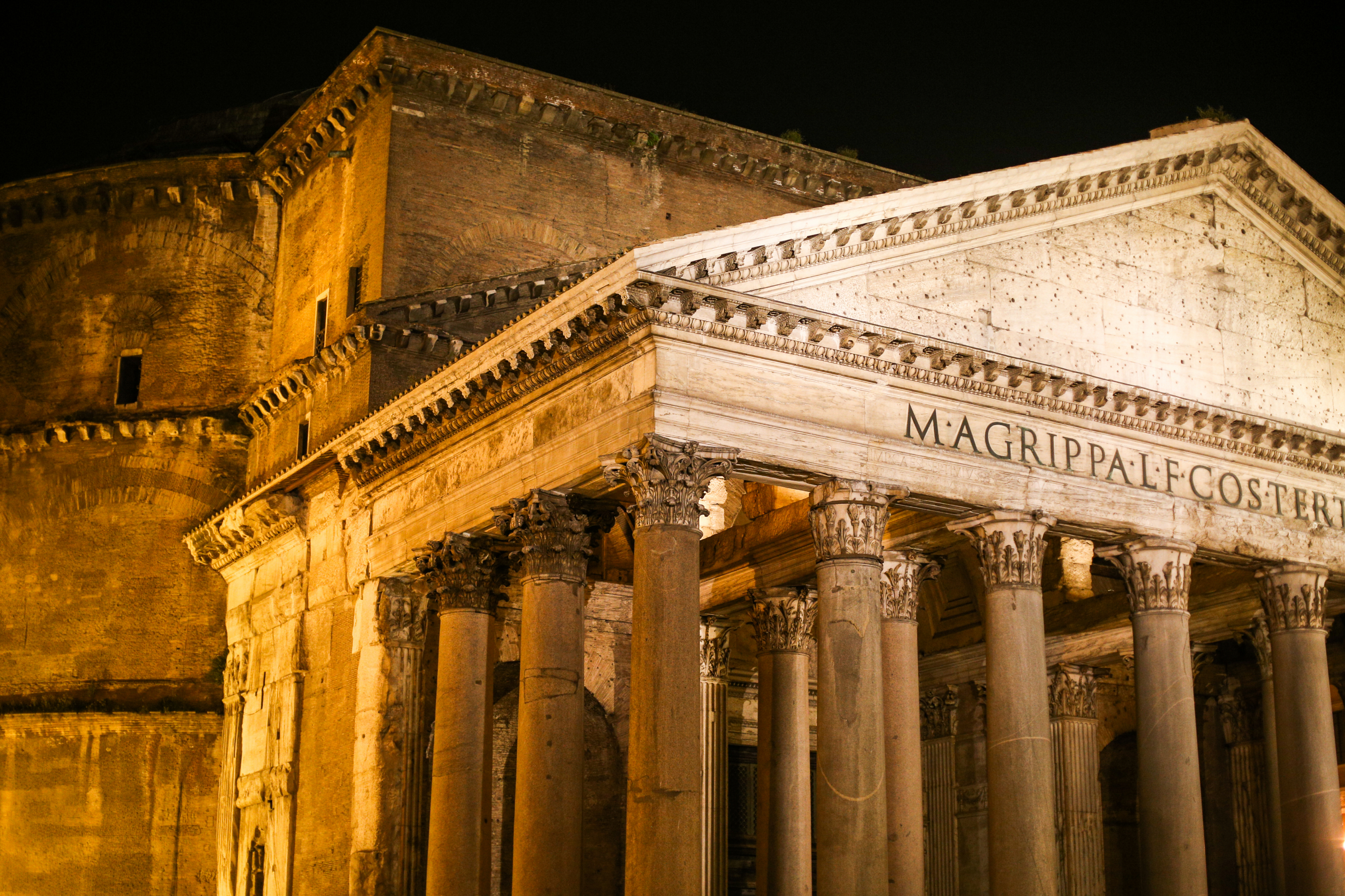 Nighttime photo of the front of Hadrian's Pantheon at night