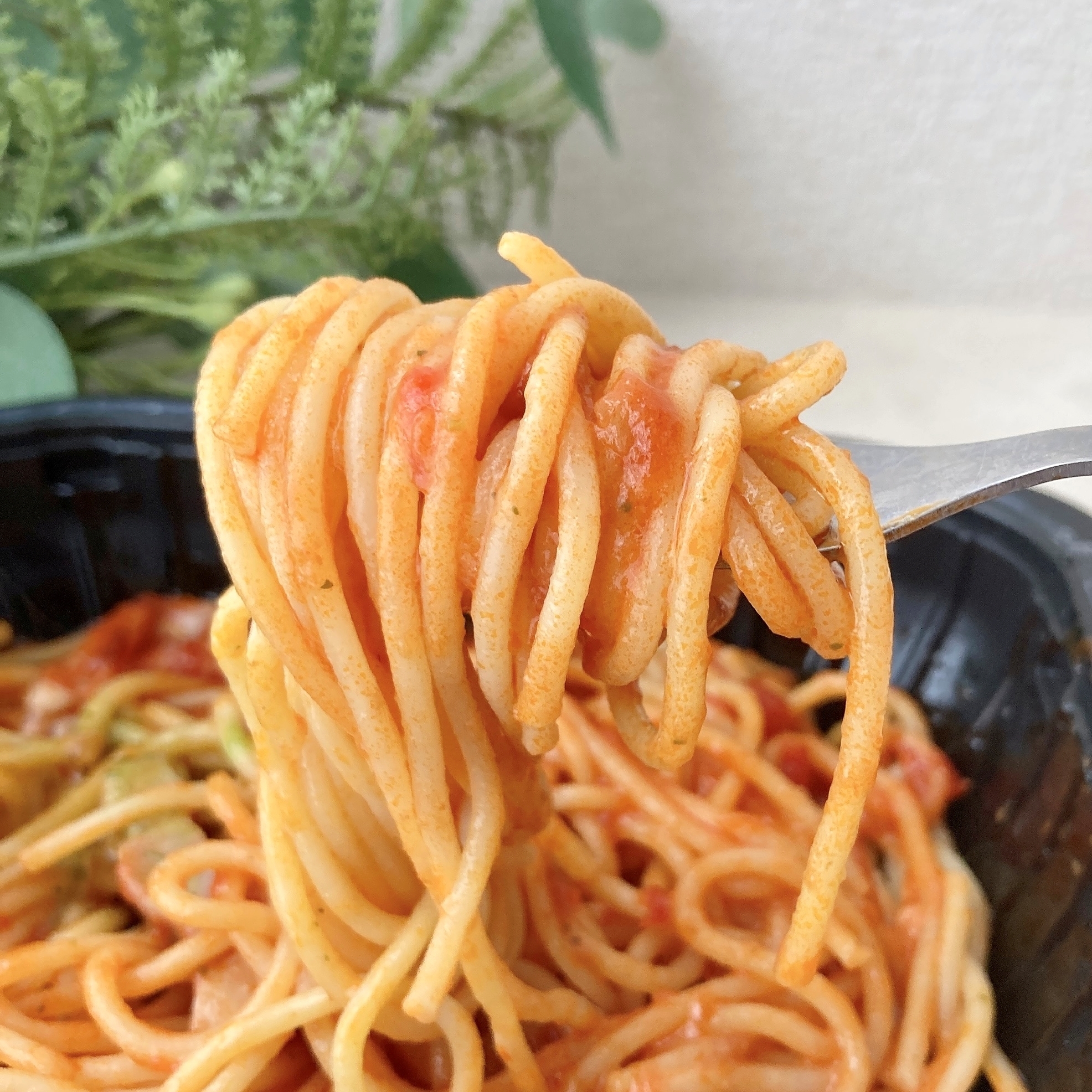 セブン-イレブンのオススメのパスタ「7プレミアムゴールド 金のトマトチーズパスタ」