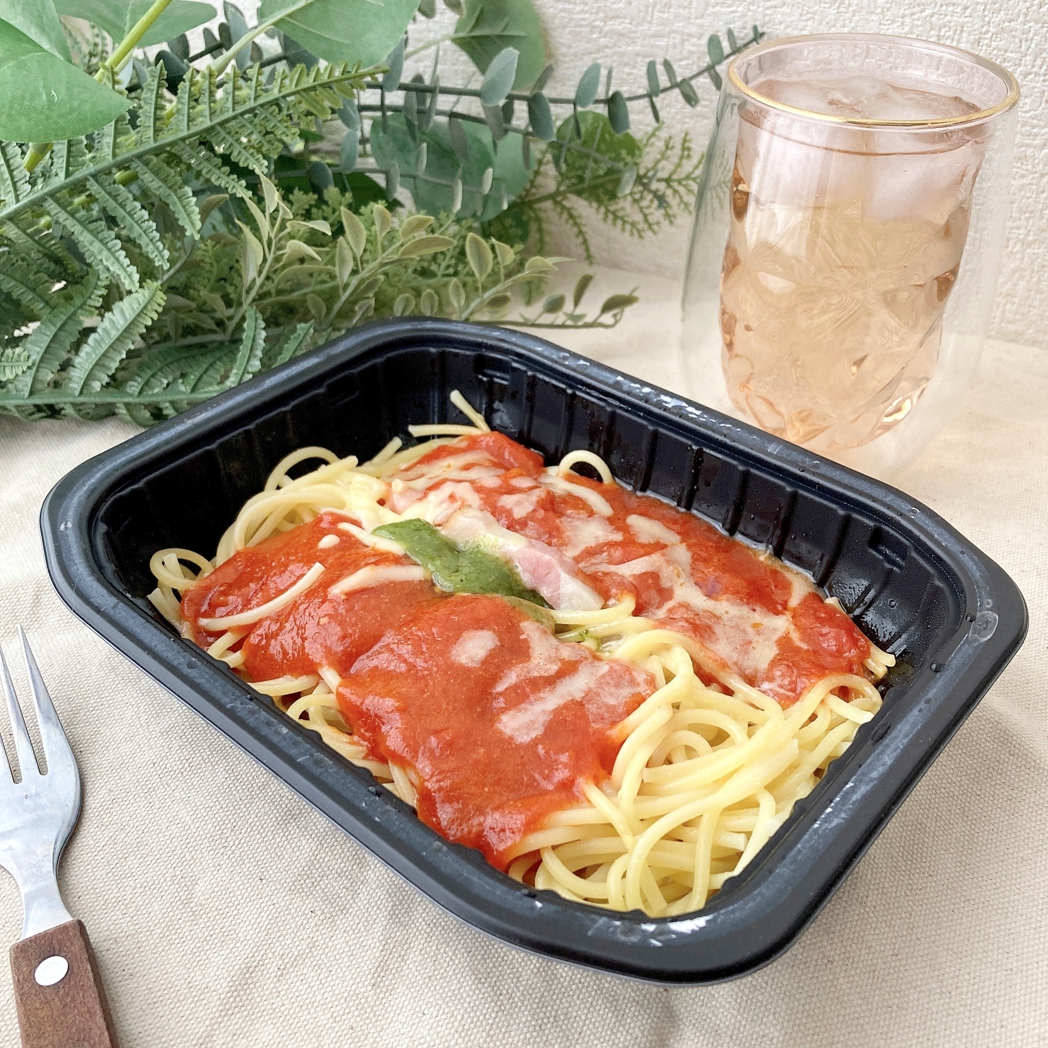 セブン-イレブンのオススメのパスタ「7プレミアムゴールド 金のトマトチーズパスタ」