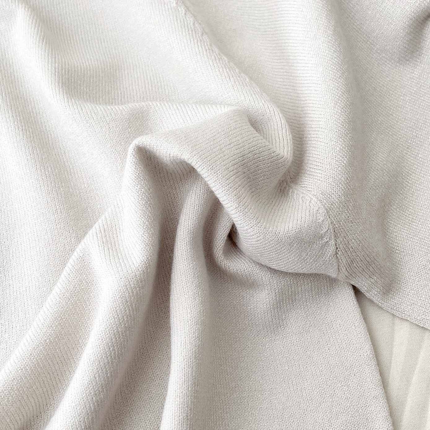 GLOBAL WORK(グローバルワーク)のオススメのトップス「洗えるボリュームスリーブプルオーバー/MATINEE LINE」