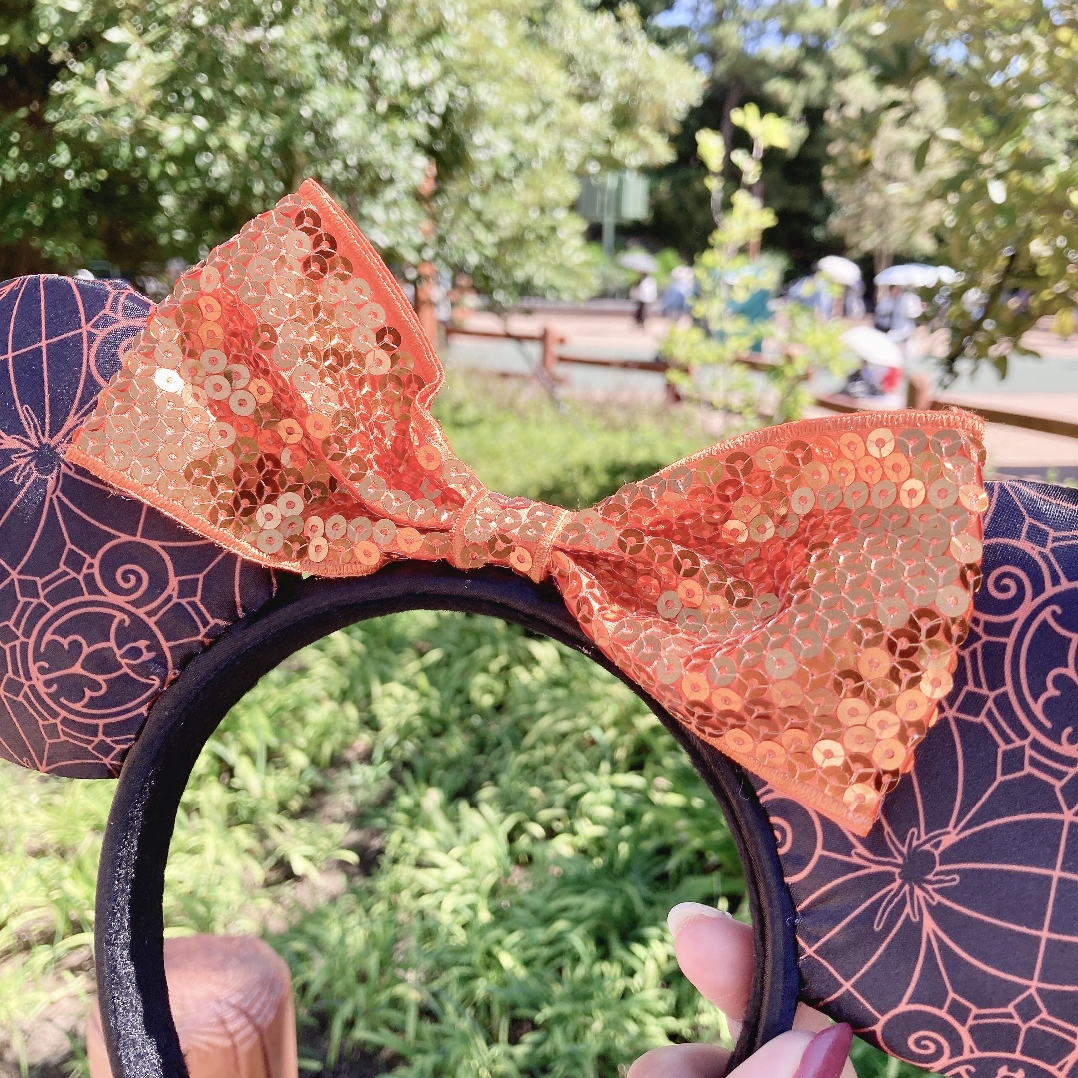 ディズニーランドとシーで買える、ハロウィーン限定の「カチューシャ」