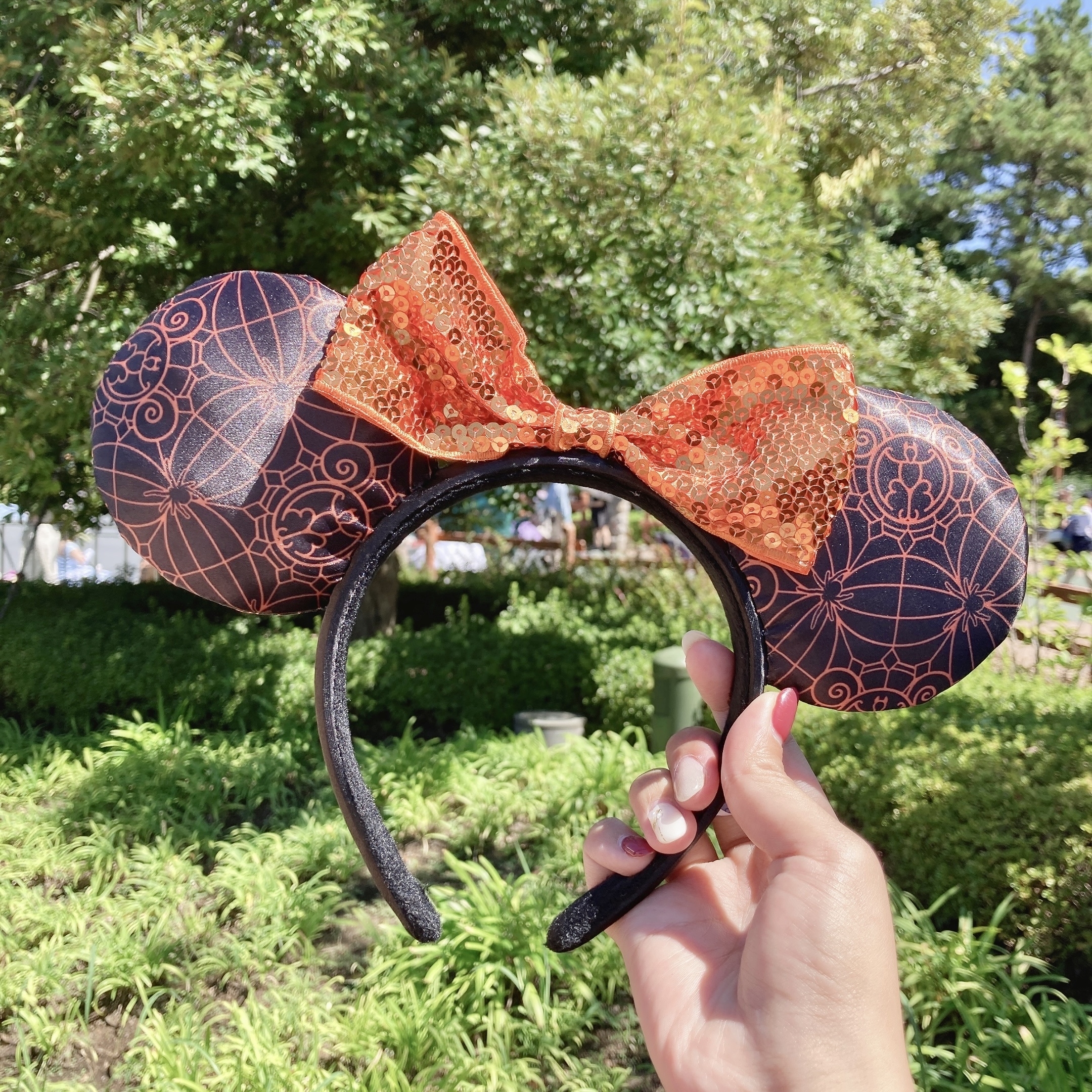 ディズニーランドとシーで買える、ハロウィーン限定の「カチューシャ」