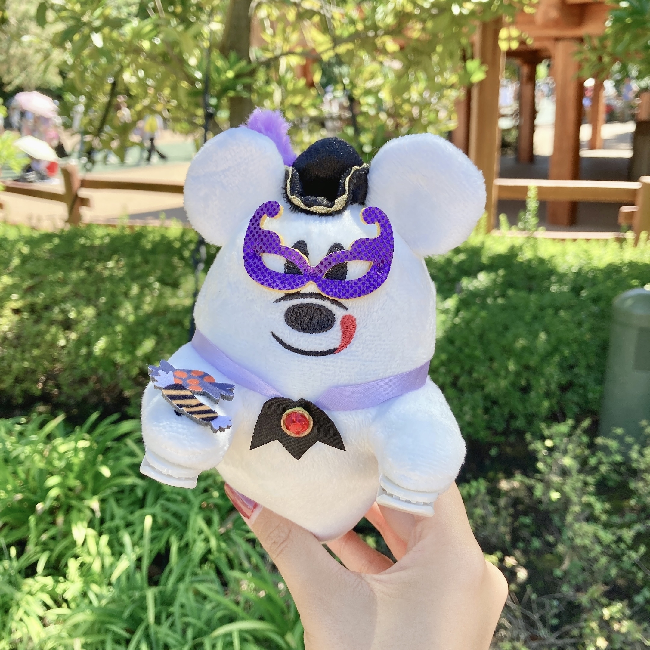 ディズニーランドとシーで買える、ハロウィーン限定の「くっつきぬいぐるみ」
