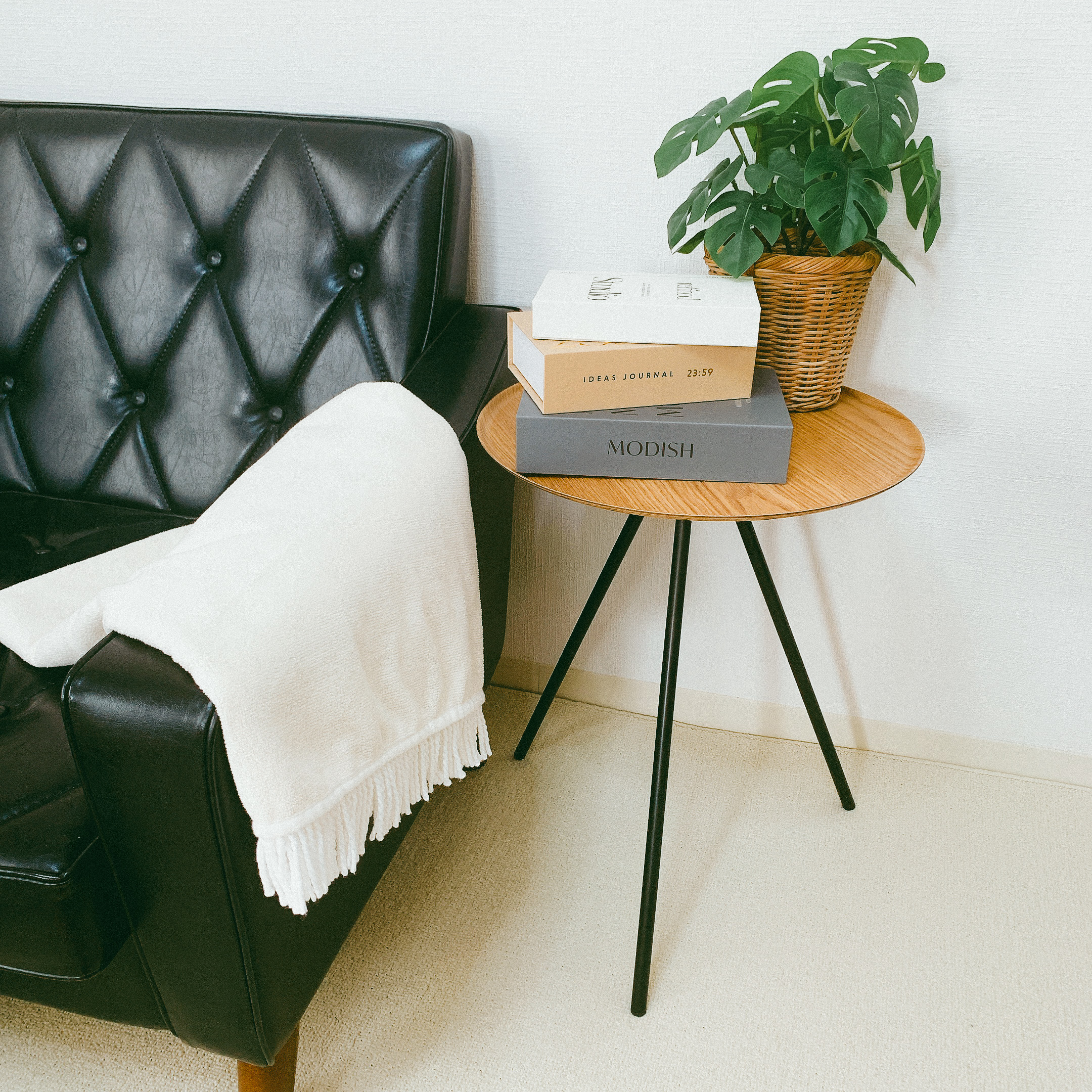 3COINS（スリーコインズ）のおすすめの便利アイテム「【cozyroom】Book型小物入れ」