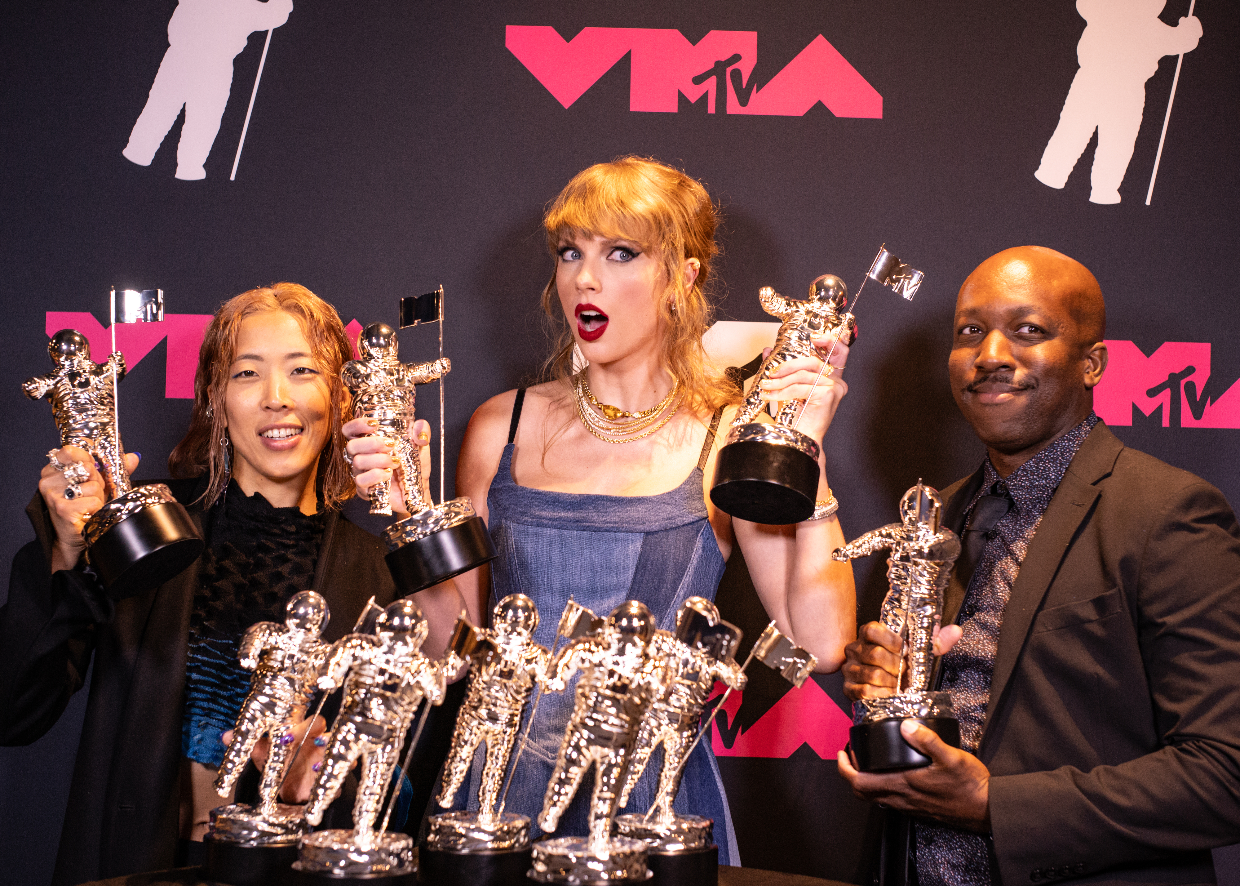 taylor and her team holding the awards