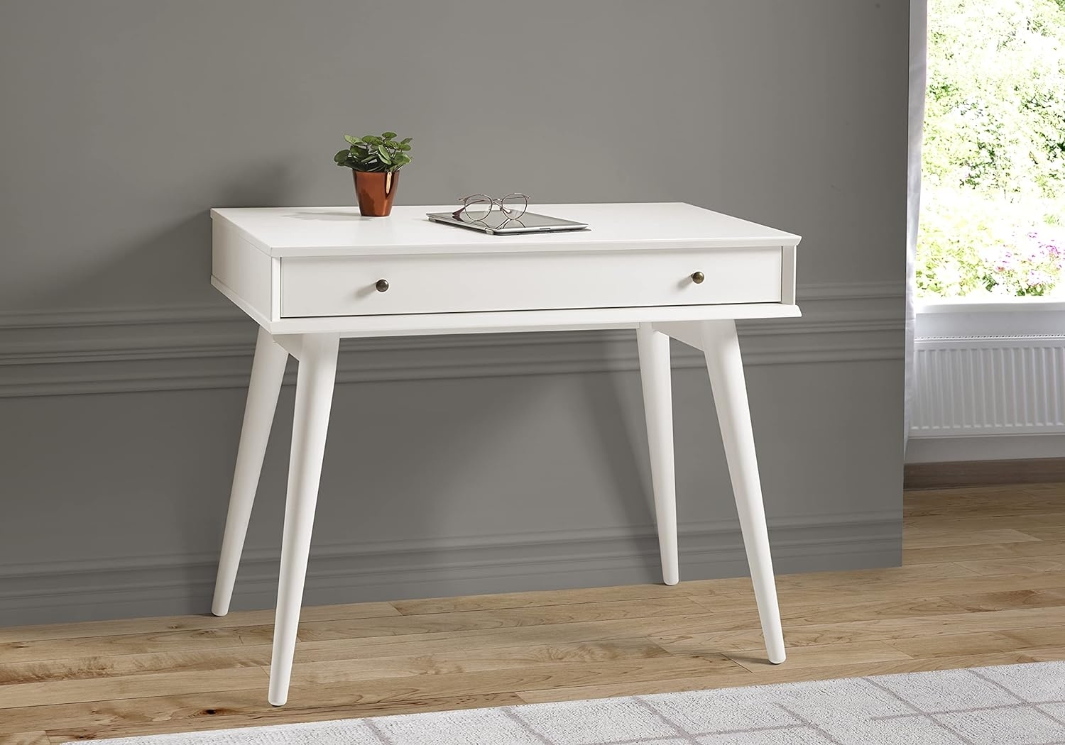 the writing desk in white
