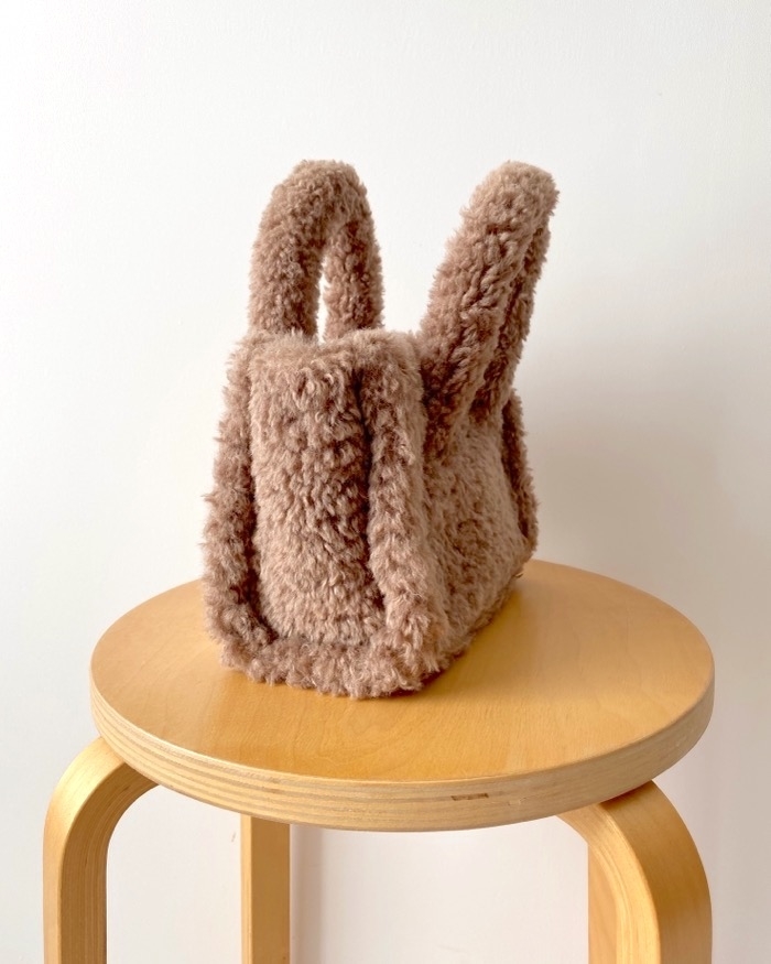 GU（ジーユー）のおすすめアイテム「ボアミニショルダーバッグ」