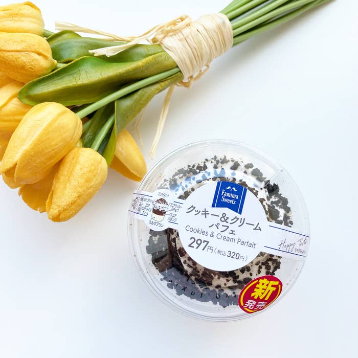 FamilyMart(ファミリーマート)の贅沢スイーツ「クッキー&クリームパフェ」