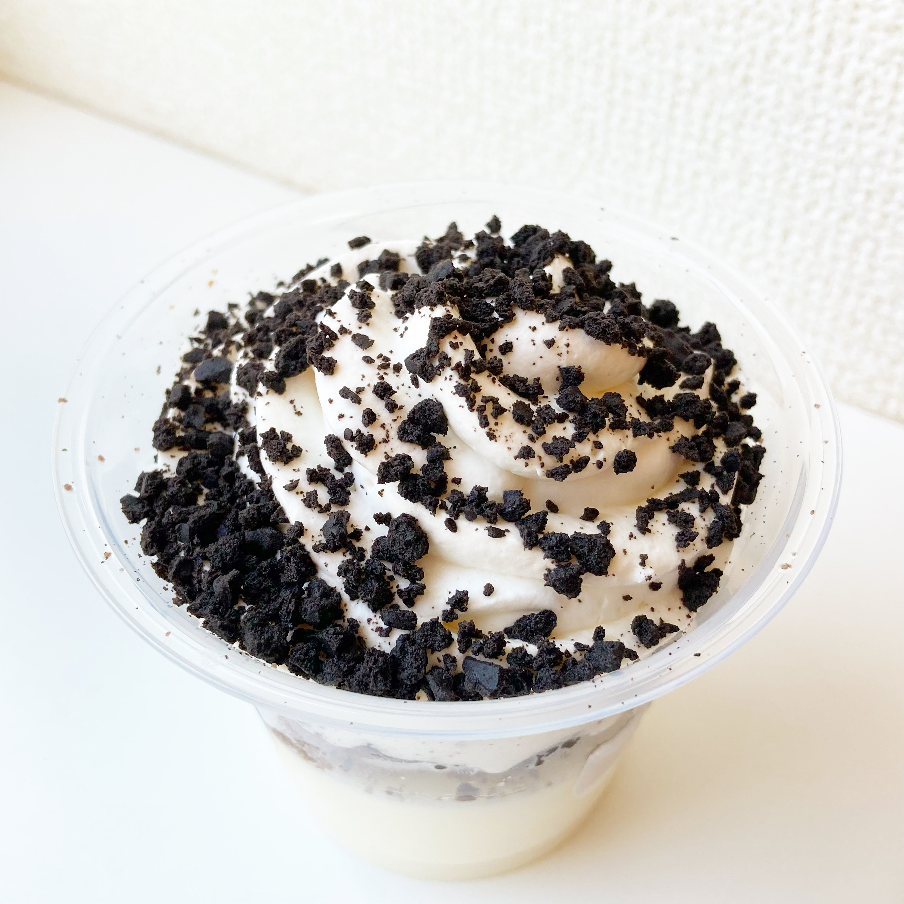 FamilyMart(ファミリーマート)の贅沢スイーツ「クッキー&クリームパフェ」