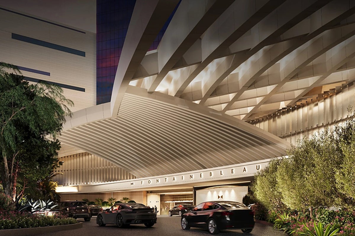 Fontainebleau Las Vegas To Open 15 Years Behind Schedule