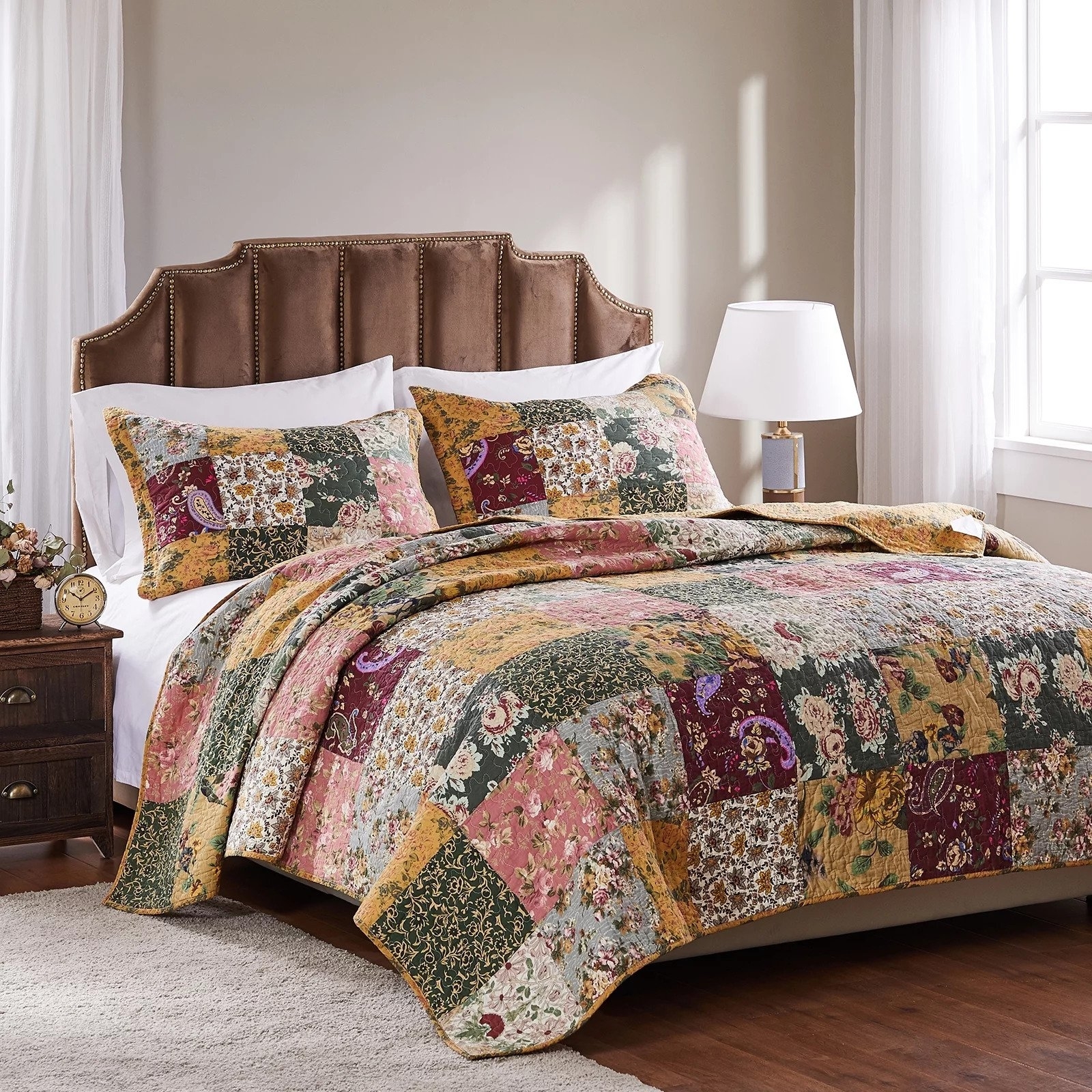 The multi-colored quilt set