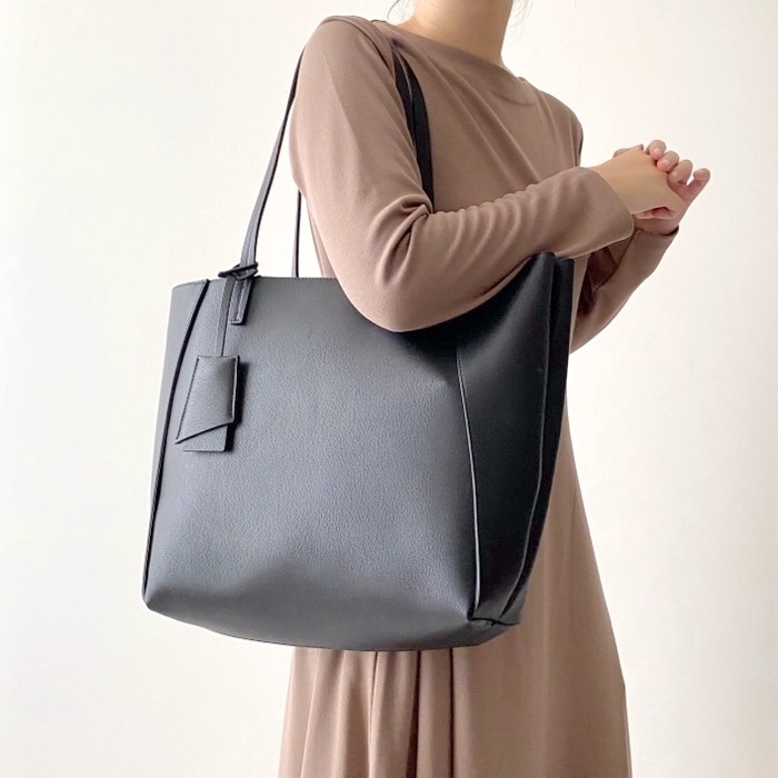 ZARA(ザラ)のおすすめバッグ「コンパートメント トートバッグ」