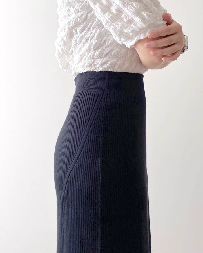 UNIQLO(ユニクロ)のおすすめスカート「3Dスフレヤーンリブサイドスリットスカートスムース」