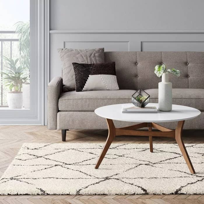 the white geometric rug in a living room