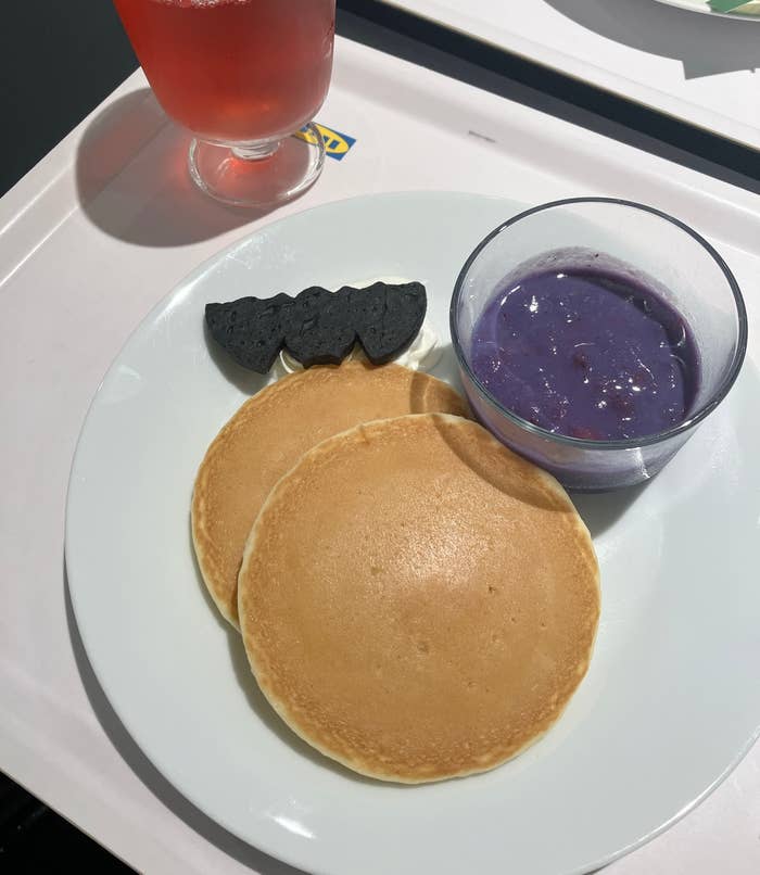 IKEA(イケア)のおすすめフード「かけて楽しい!魔女のベリーパンケーキ」