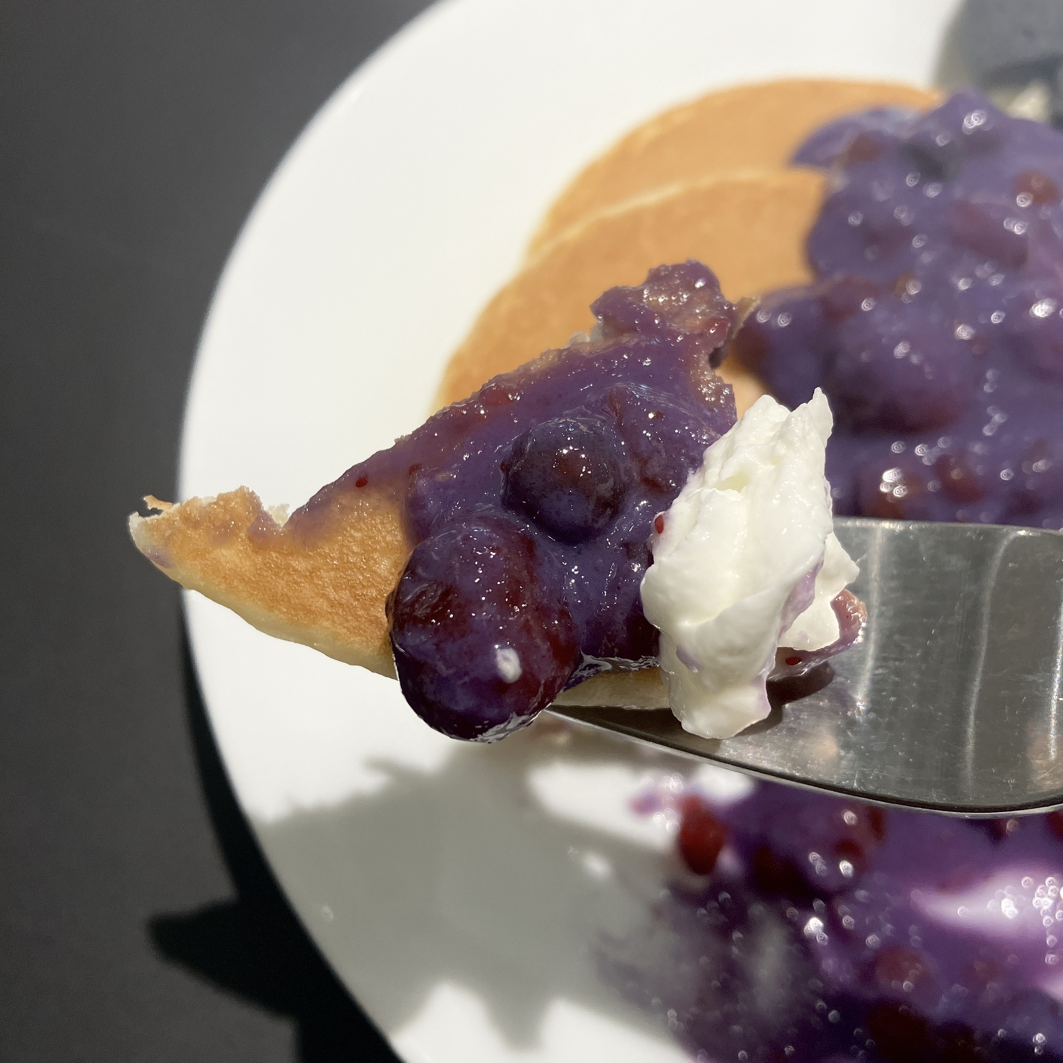 IKEA(イケア)のおすすめフード「かけて楽しい!魔女のベリーパンケーキ」