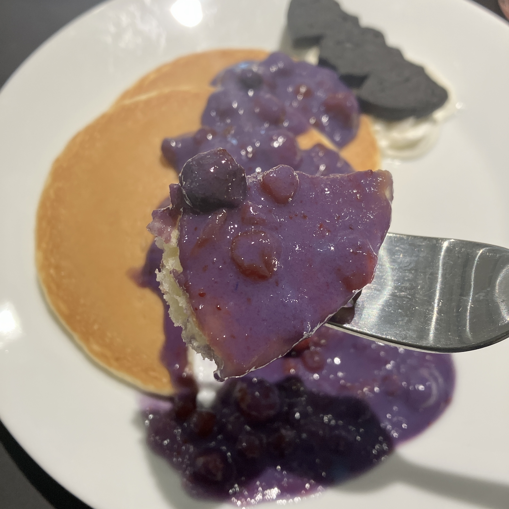 IKEA(イケア)のおすすめフード「かけて楽しい!魔女のベリーパンケーキ」