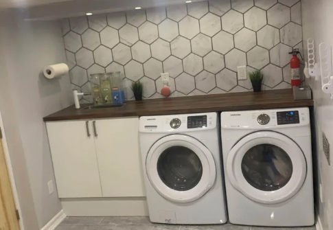 vinyl hexagon tile behind washing machines in laundry room