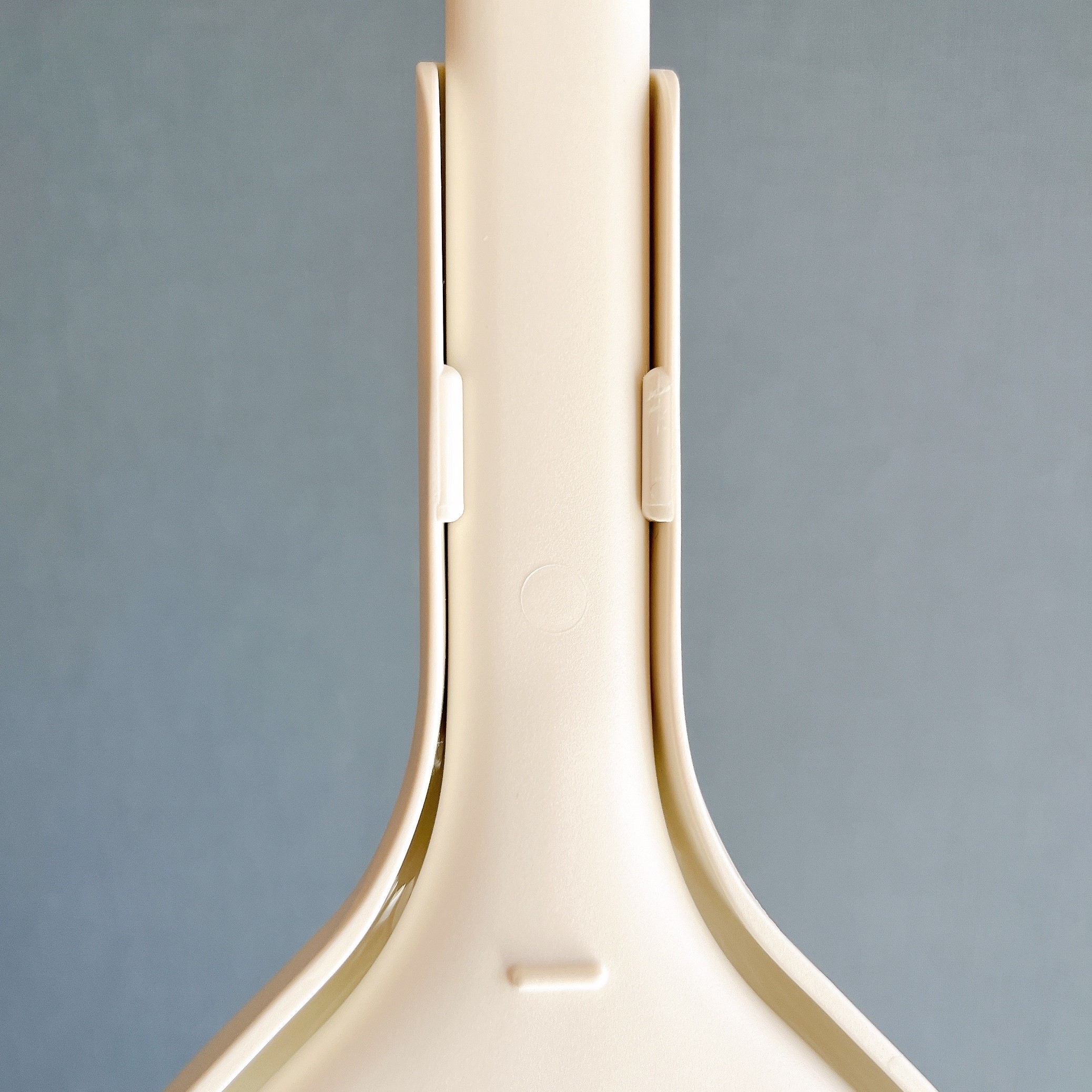 ニトリのオススメの商品「立たせて収納出来る ほうき・ちり取りセット」