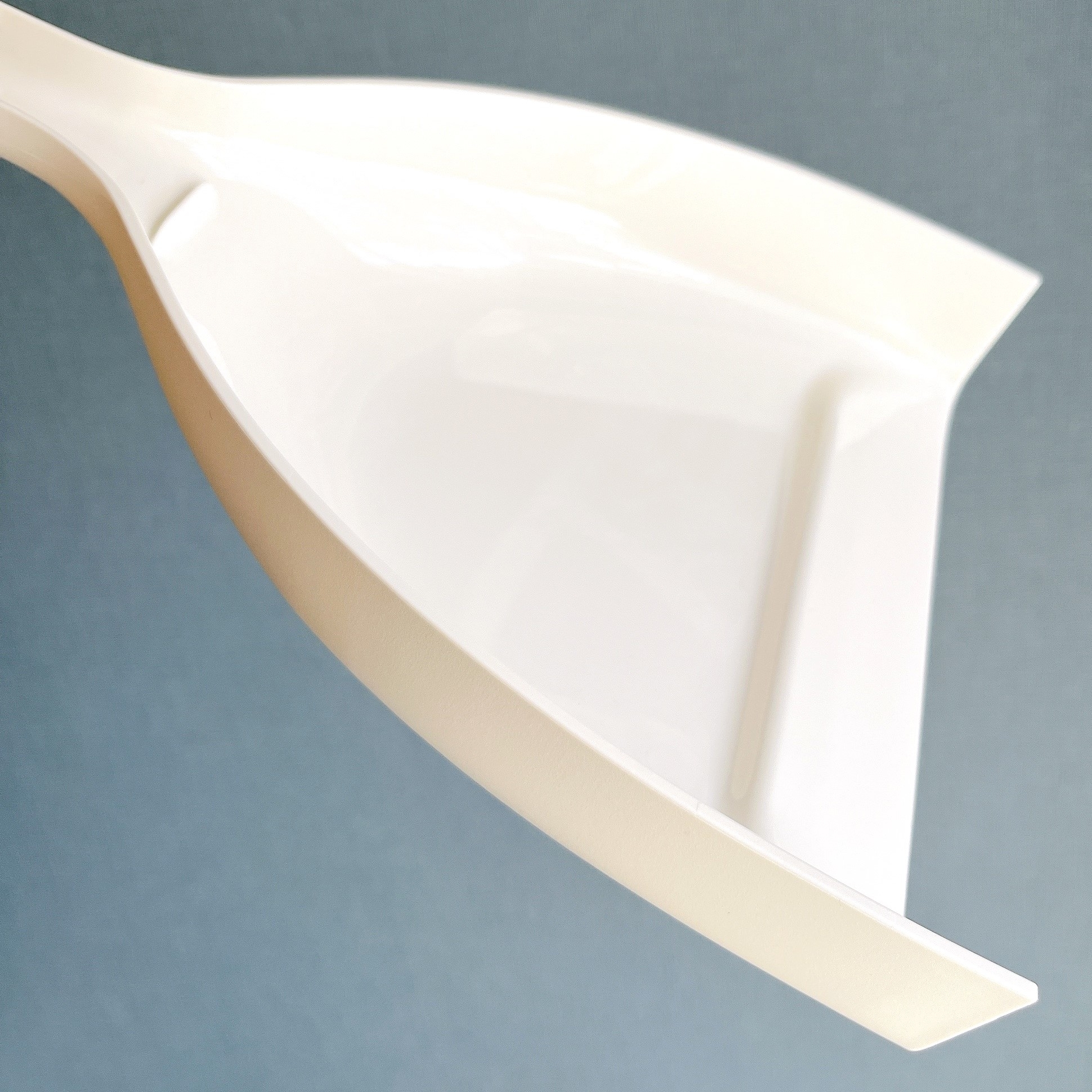 ニトリのオススメの商品「立たせて収納出来る ほうき・ちり取りセット」