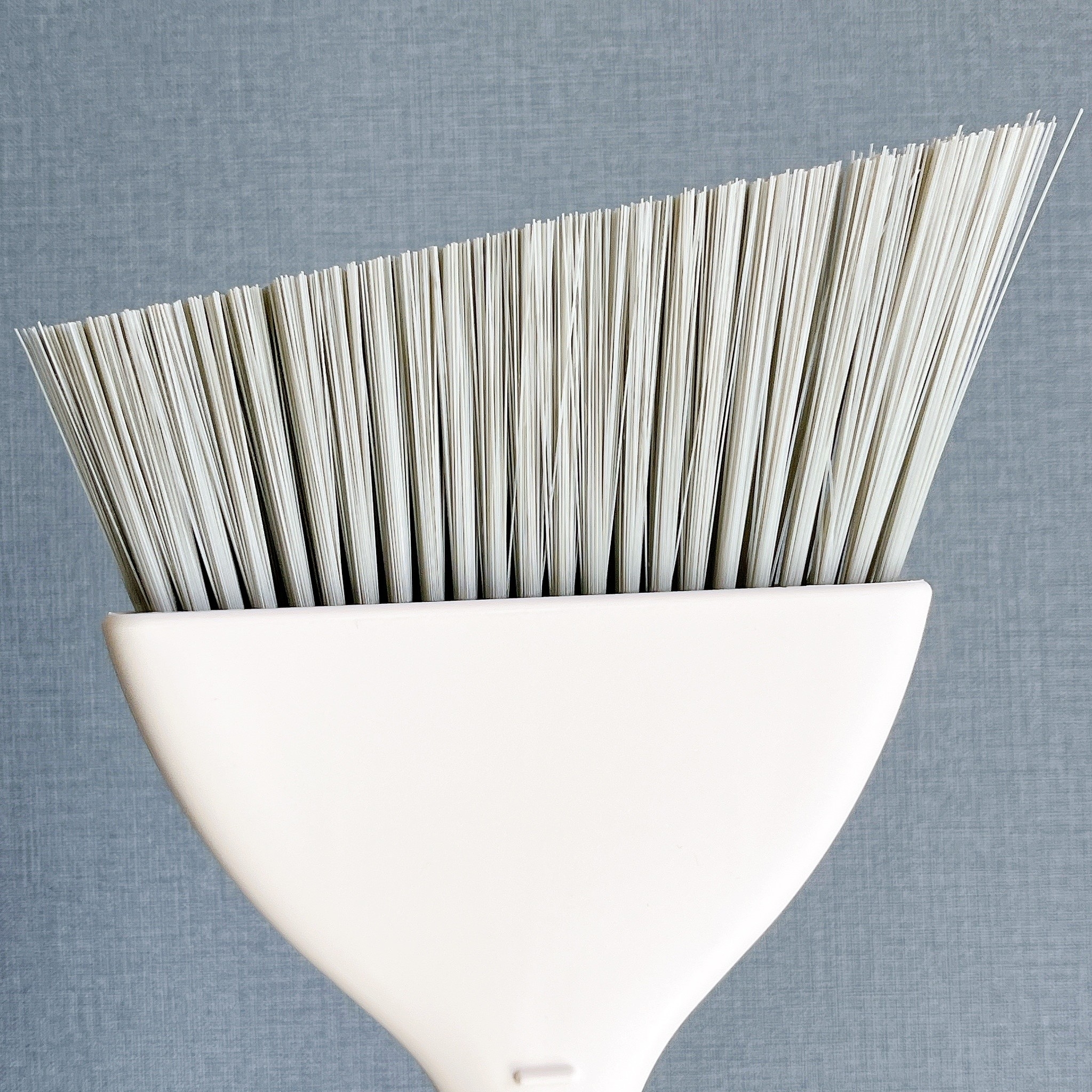 ニトリのオススメの商品「立たせて収納出来る ほうき・ちり取りセット」