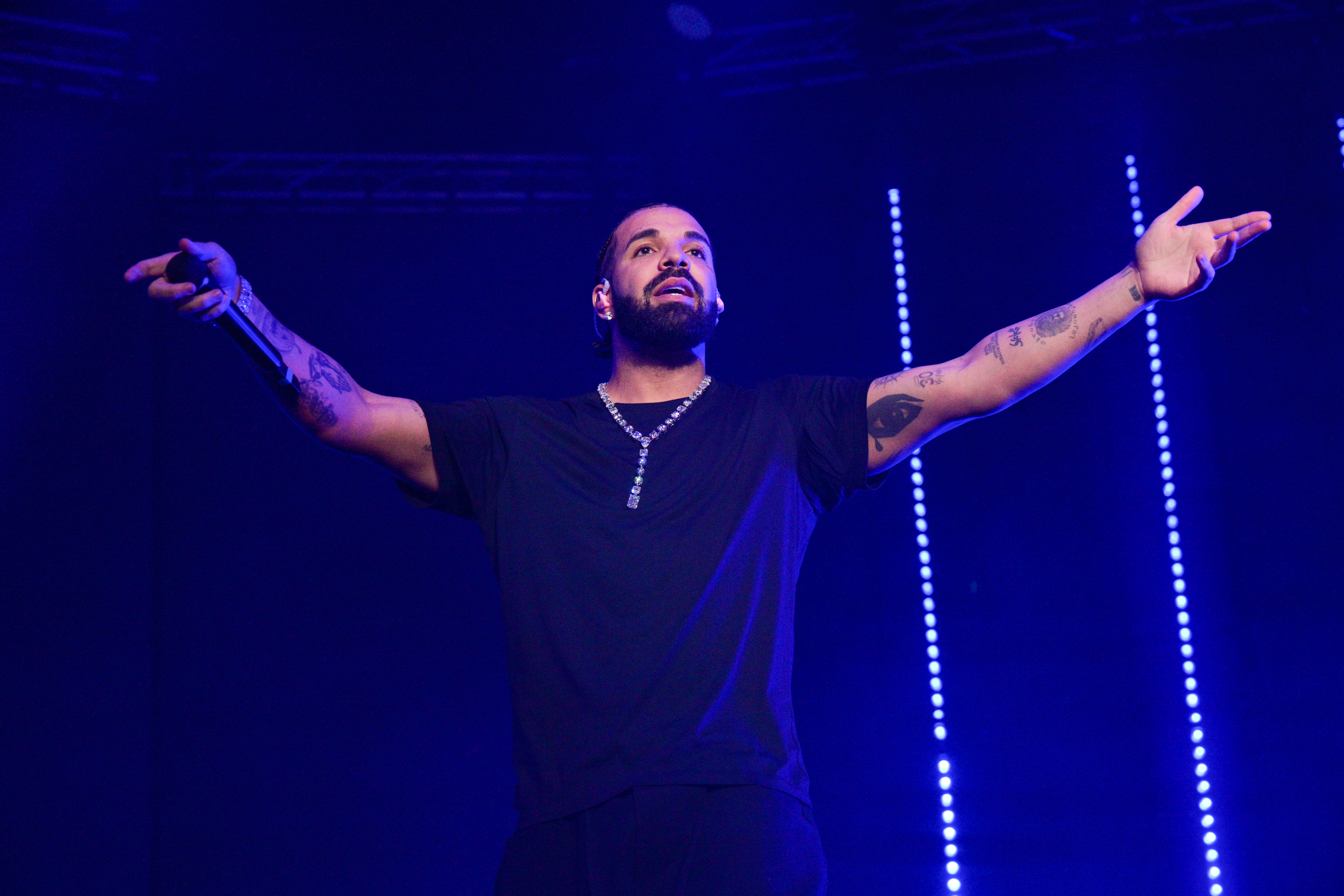 Drake Reunites With Woman on Her Loss Cover During Houston Show | Complex