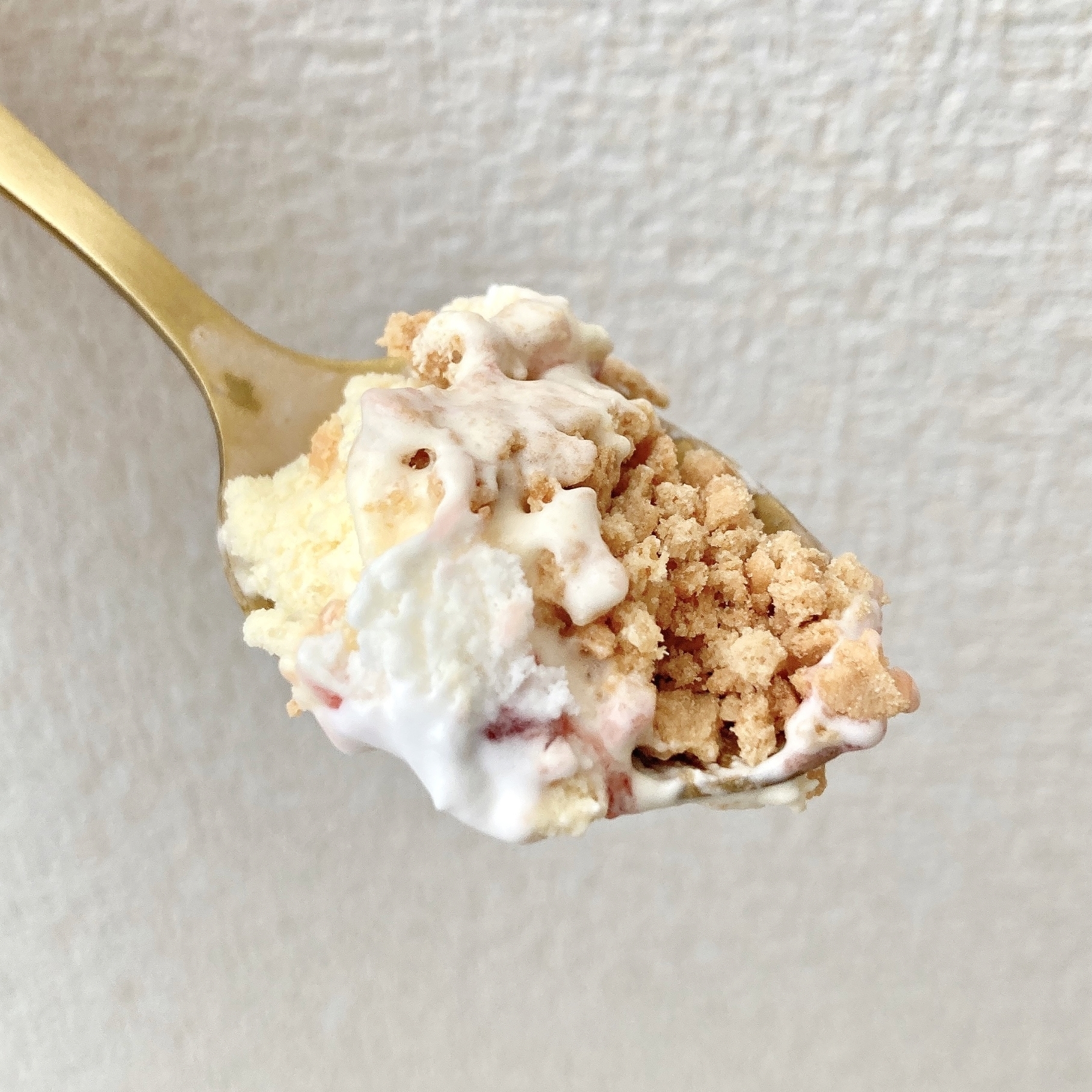 セブン-イレブンのオススメのスイーツ「7プレミアム スイーツパフェ 苺のチーズケーキ」