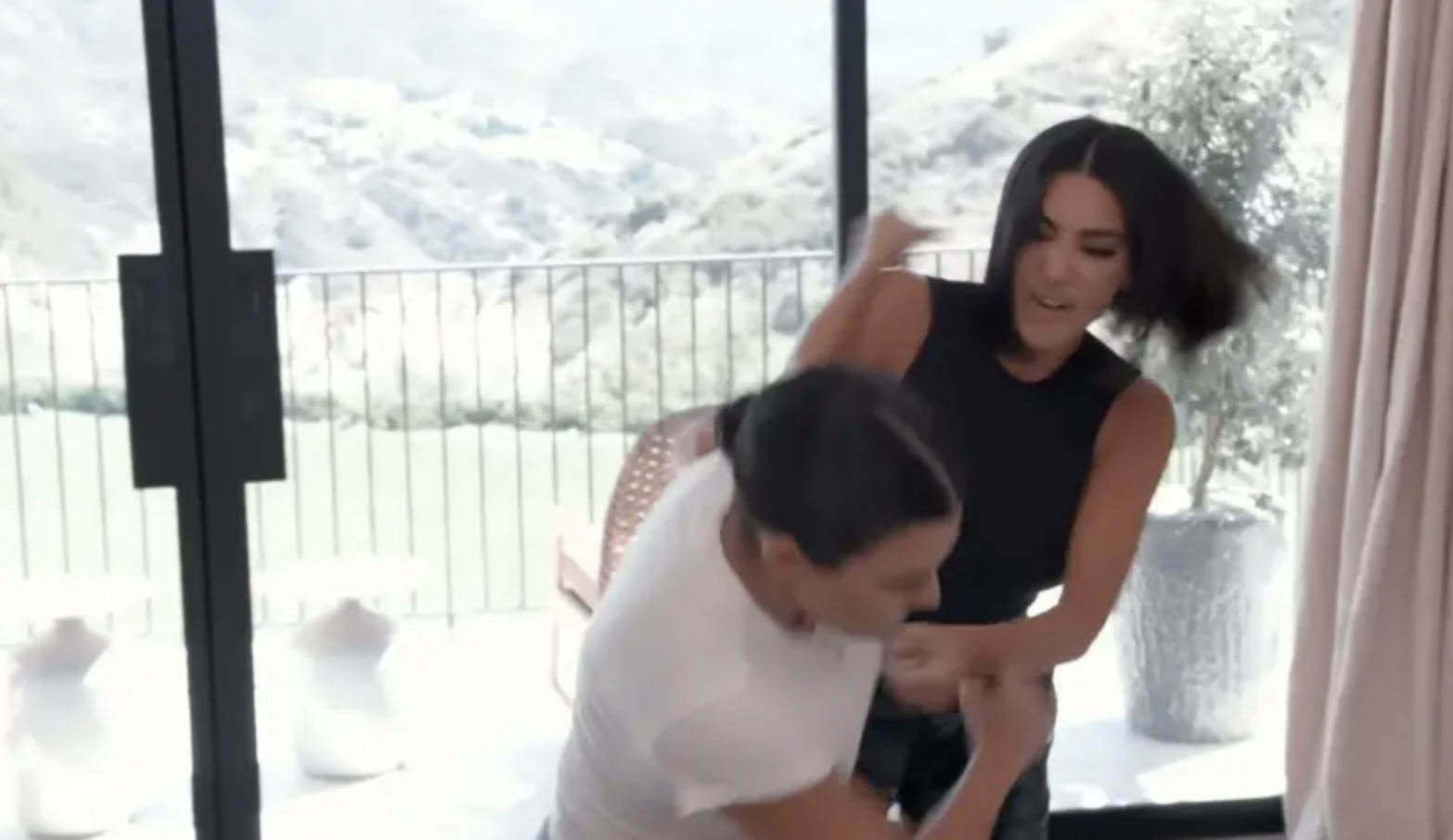 kim and kourtney hitting each other