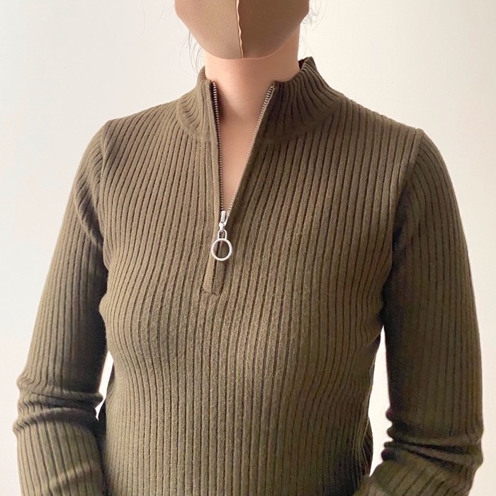 GU（ジーユー）のおすすめアイテム「リブハーフジップセーター（長袖）Q」