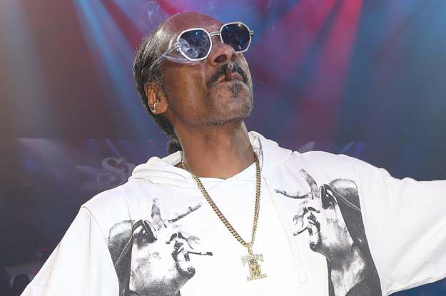 Here's How Many Blunts Snoop Dogg Smoked in One Day (It's a Lot) | Complex