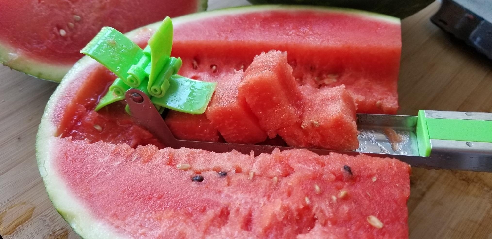 Watermelon slicer cuts watermelon