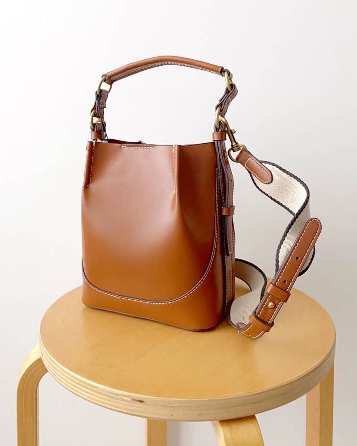 ZARA（ザラ）のおすすめバッグ「トップステッチ バケットバッグ」