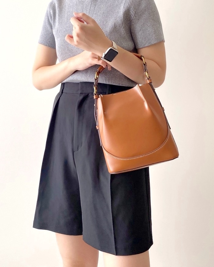 ZARA（ザラ）のおすすめバッグ「トップステッチ バケットバッグ」