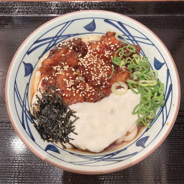 丸亀製麺のオススメの期間限定メニュー「てりやきタル鶏ぶっかけうどん」