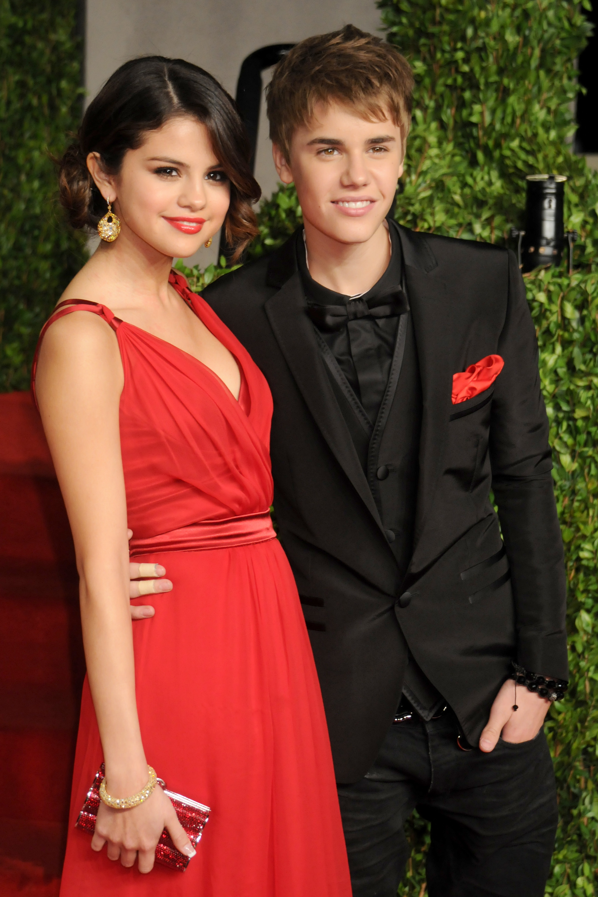 Closeup of Selena Gomez and Justin Bieber