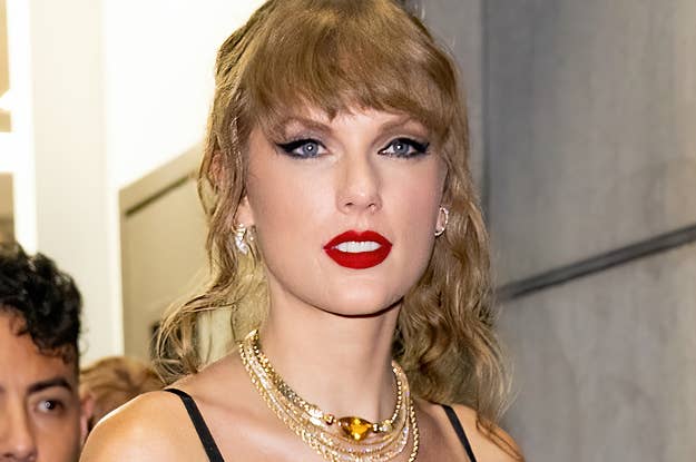 Taylor Swift dangles Harry Styles' paper airplane necklace in