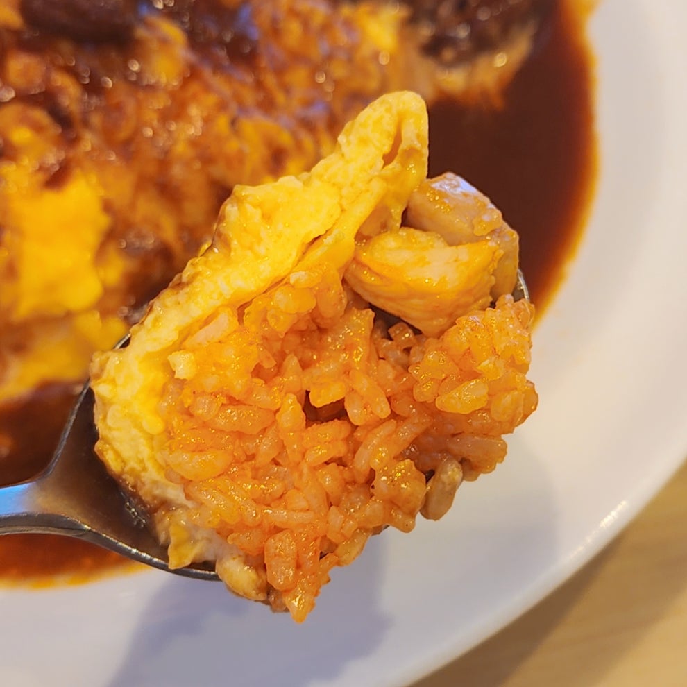 ガストの「ふわとろオムライス」洋食屋さんみたいな美味しさ！お肉ゴロゴロソースが贅沢すぎて、感動しちゃった！