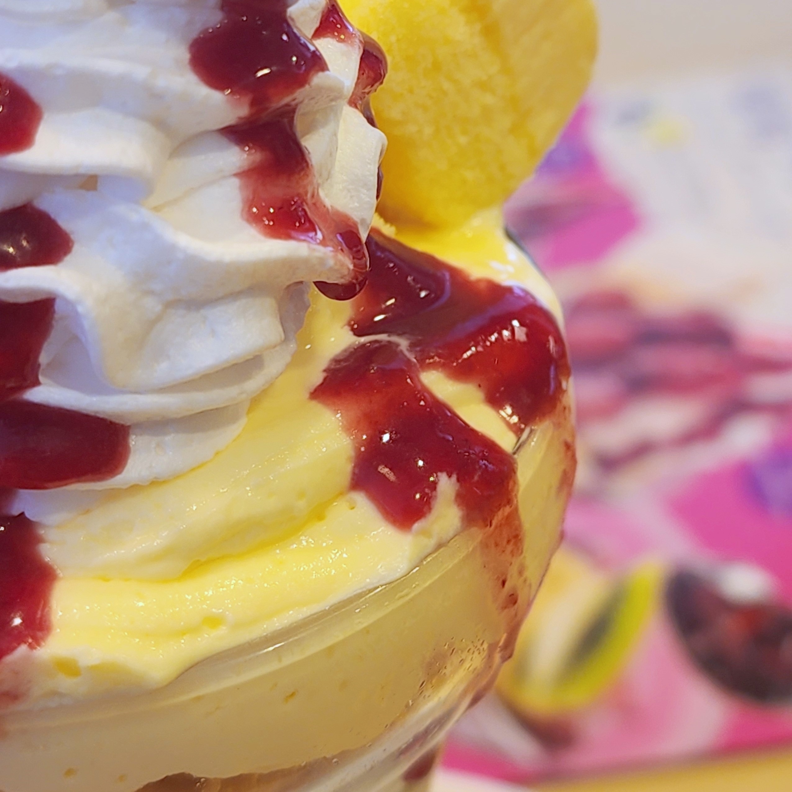 ガストのおすすめスイーツ「葡萄フロマージュパフェ」