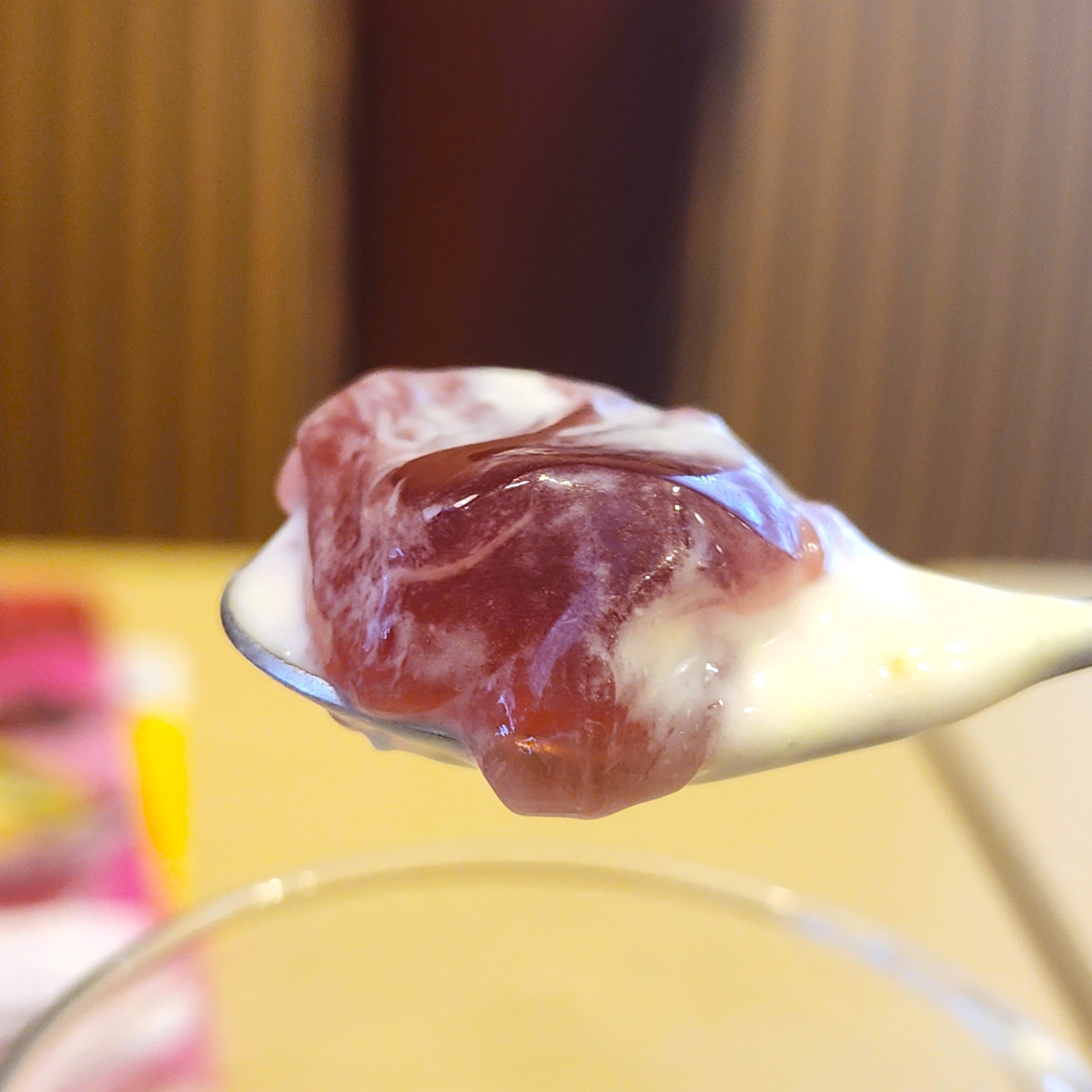 ガストのおすすめスイーツ「葡萄フロマージュパフェ」