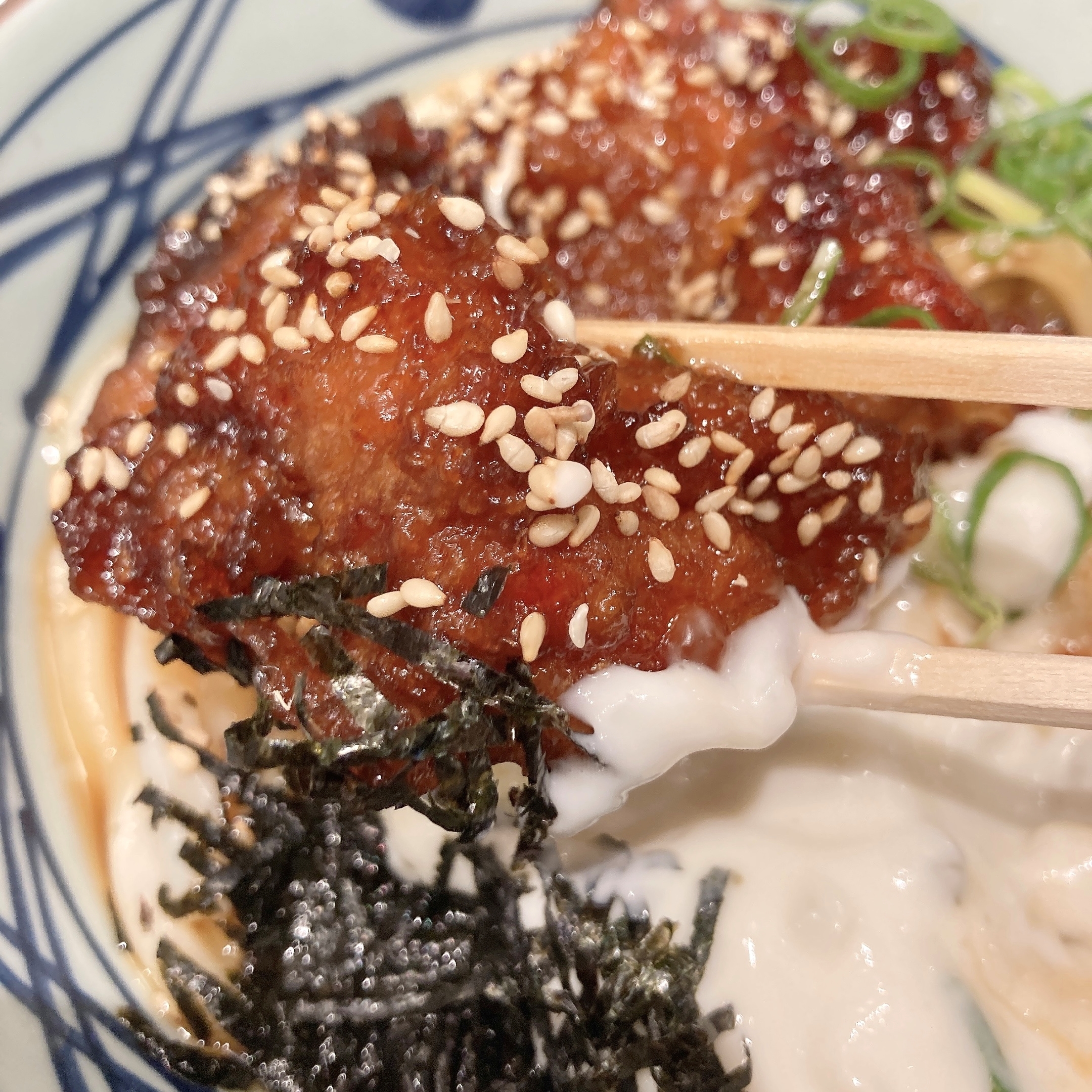 丸亀製麺のオススメの期間限定メニュー「てりやきタル鶏ぶっかけうどん」