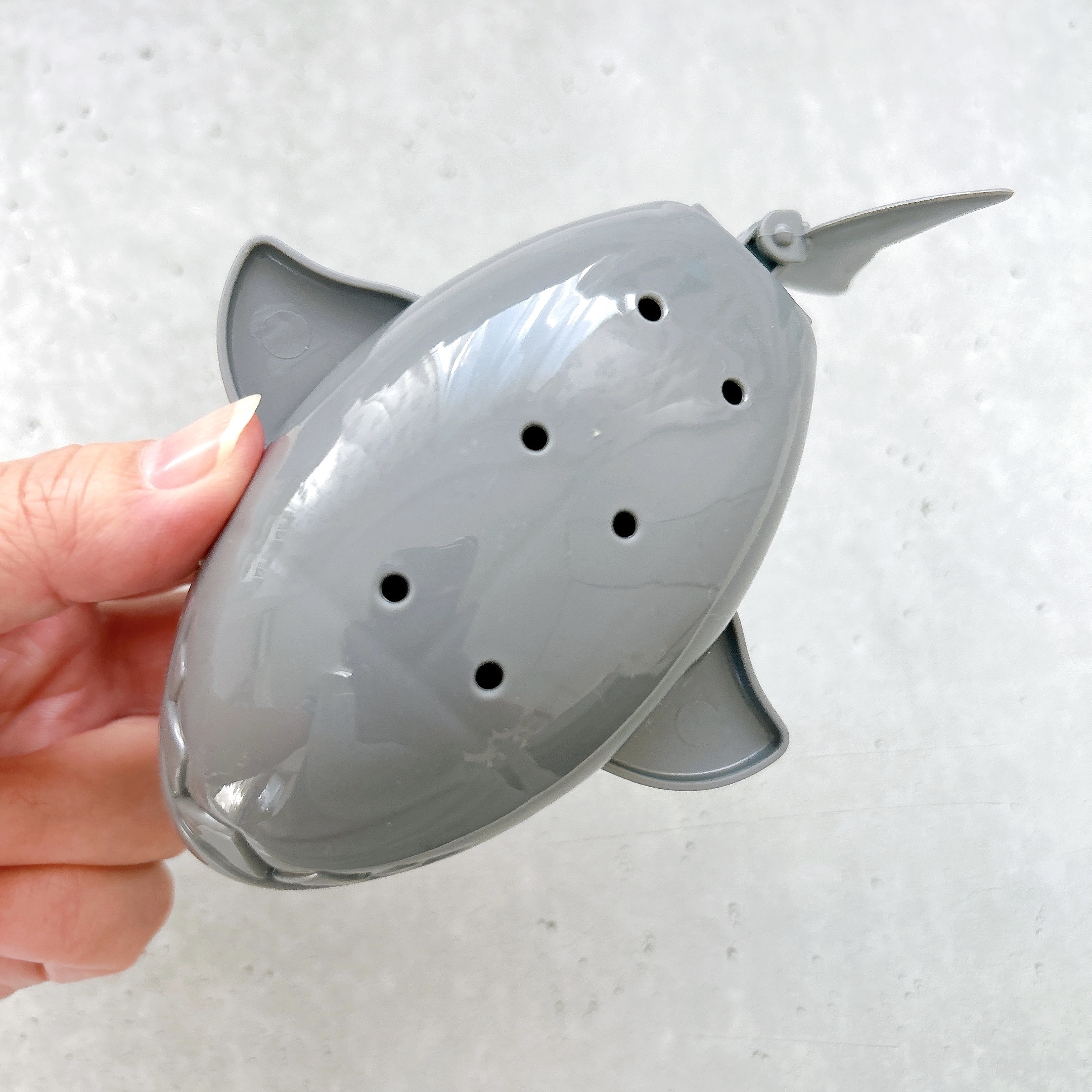 DAISO(ダイソー)のおすすめオモチャ「すすむシャーク」